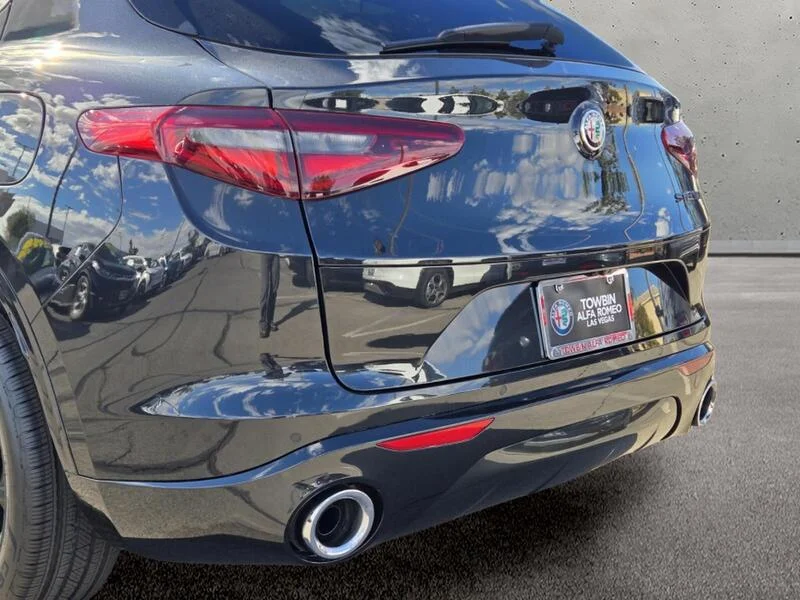 Used 2021 Black Metallic Alfa Romeo RWD image 5