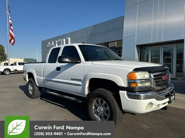 Used 2004 White GMC SLT image 1