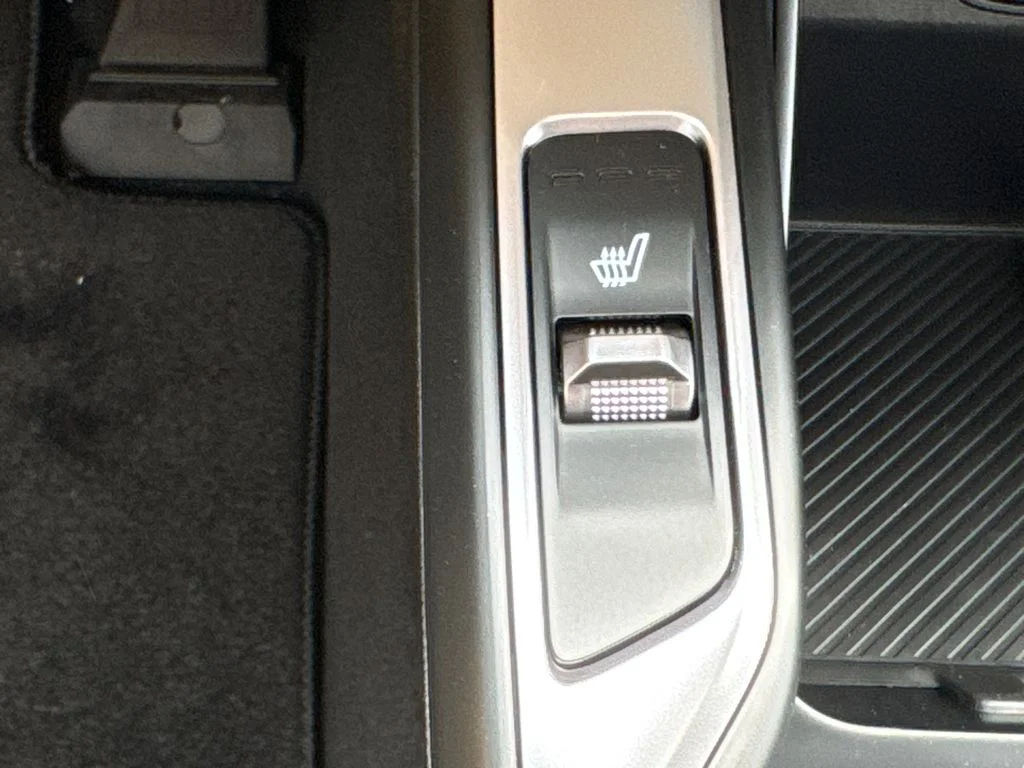 2025 Kia Sorento S - Photo 29