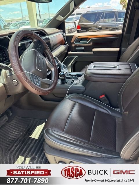 Used 2022 White Frost Tricoat GMC Denali image 3