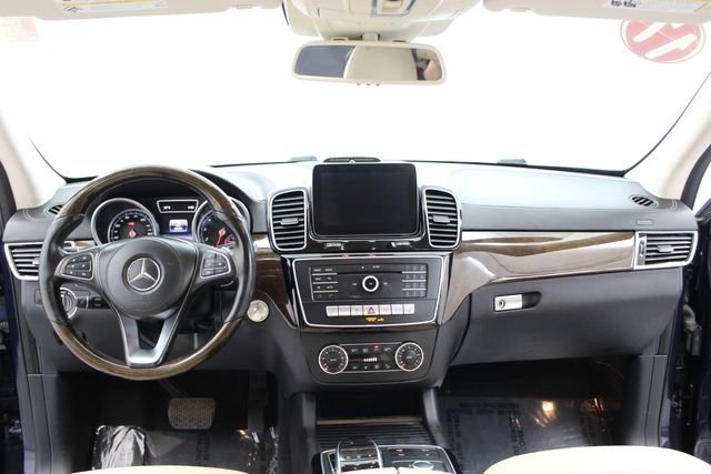 Used 2017  Mercedes-Benz GLS 450 image 31