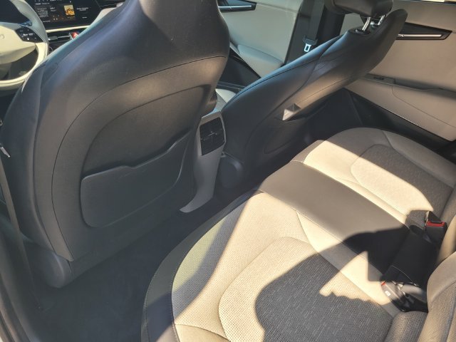 Used 2023 White Kia Wave image 14