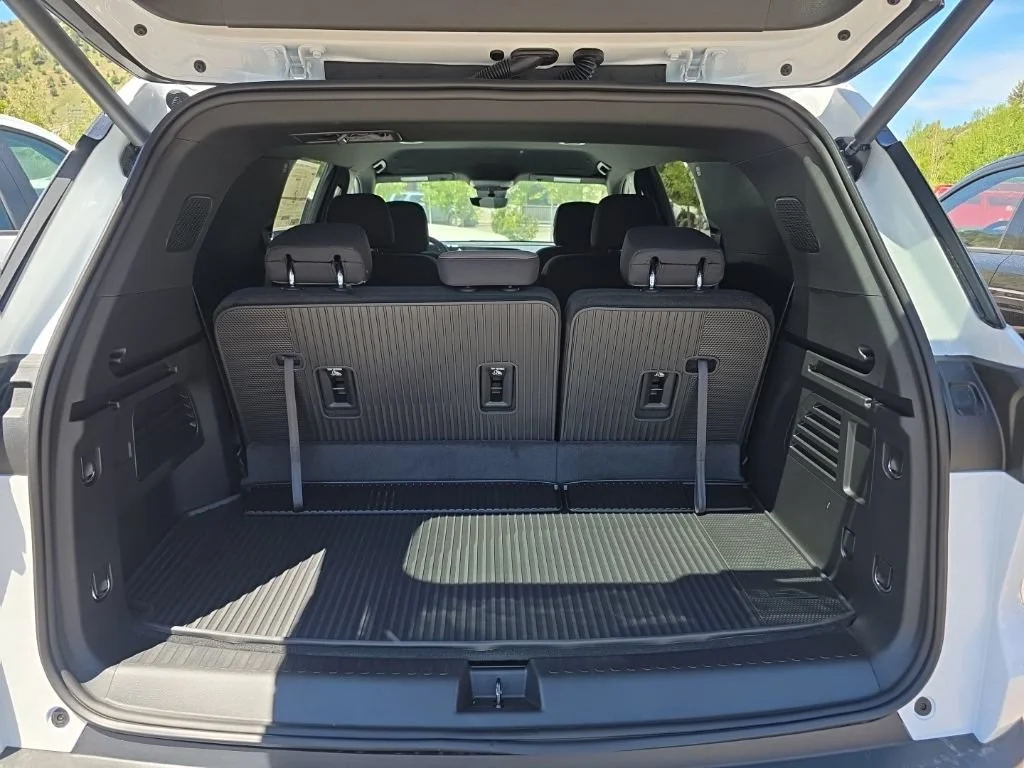 2026 Chevrolet Traverse LT - Photo 9