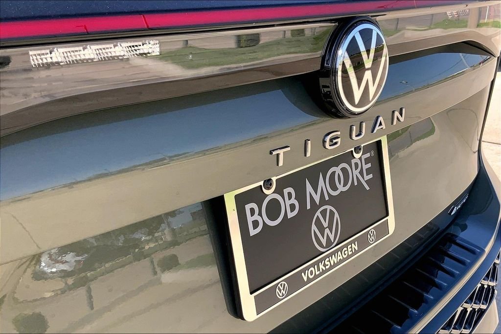 New 2026 Avocado Green w/Deep Black Roof Volkswagen 2.0T SEL R-Line Turbo image 8
