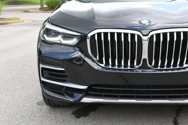 Used 2023 Black BMW sDrive40i image 14