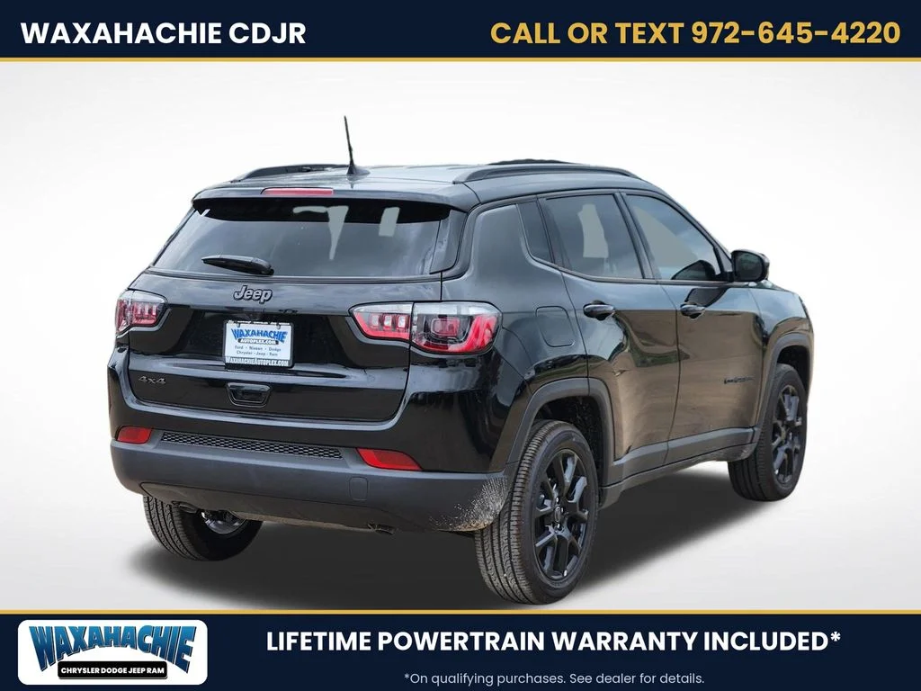 New 2026 Diamond Black Crystal Pearl-Coat Exterior Paint Jeep Latitude image 5