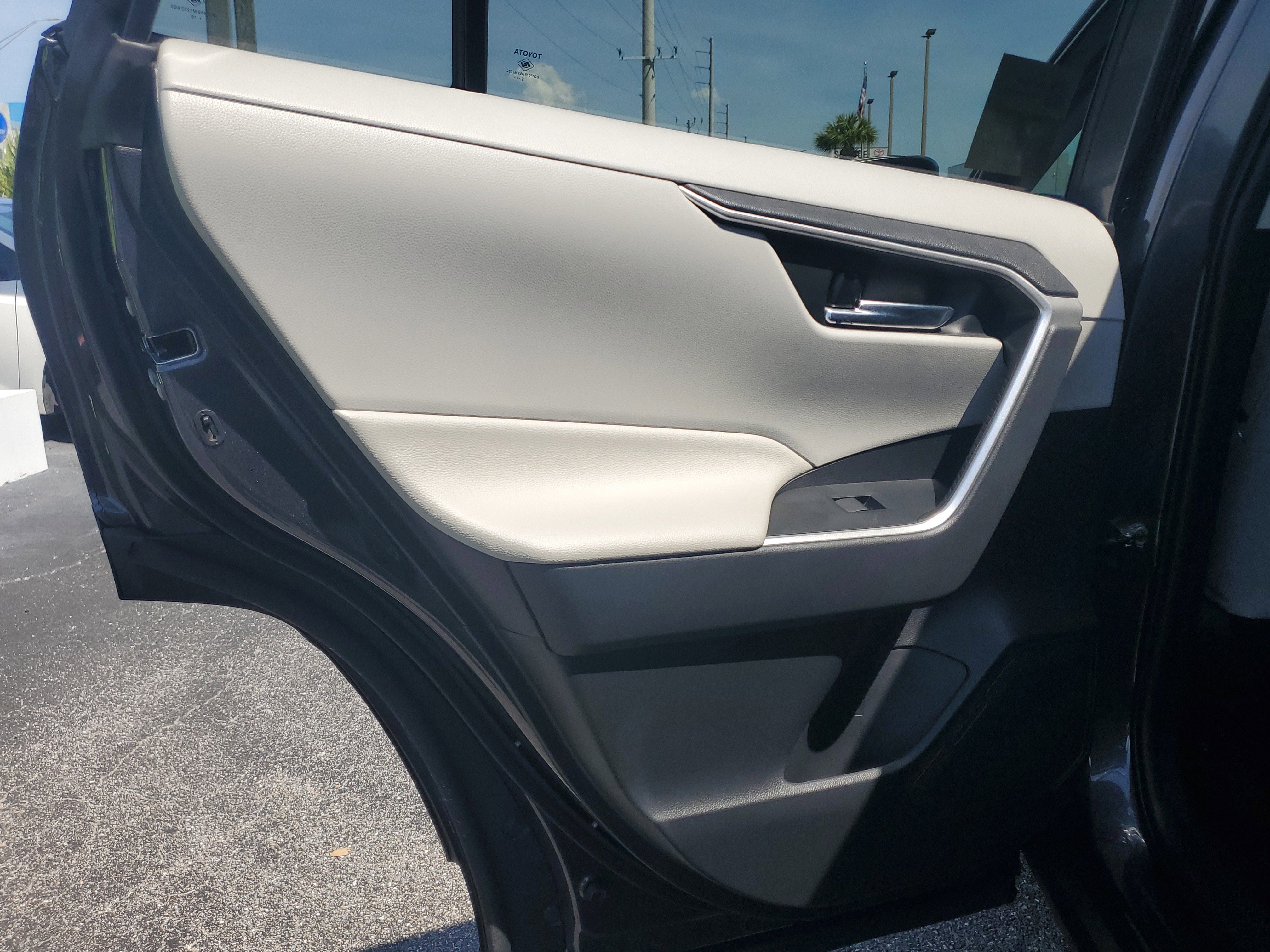 Used 2020 Magnetic Gray Metallic Toyota XLE image 14