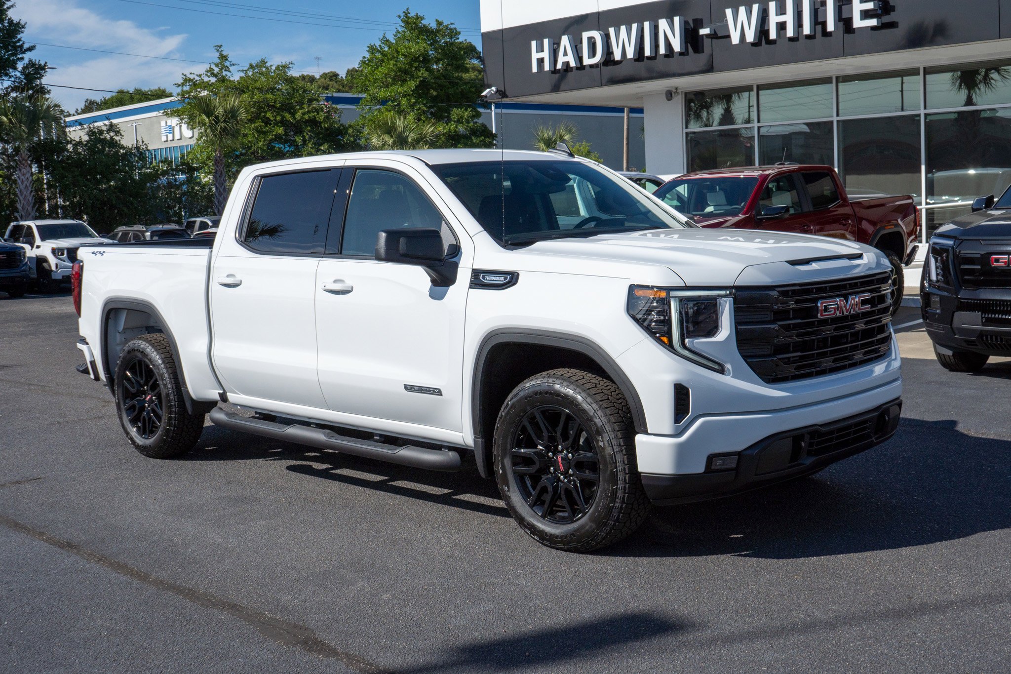 2026 GMC Sierra 4WD Crew Cab Short Box Elevation's photo