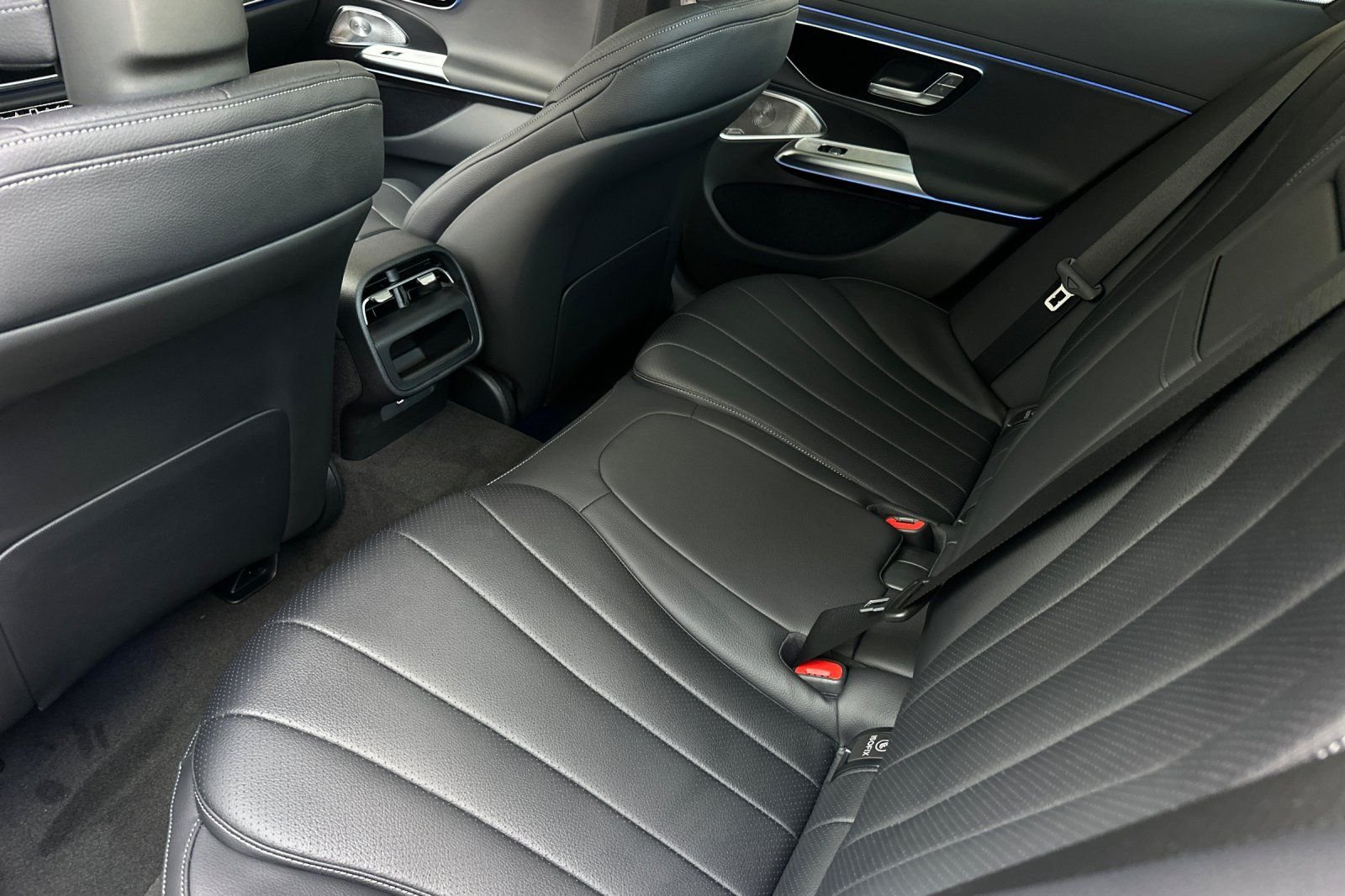 2026 Mercedes-Benz E-Class E350 - Photo 10
