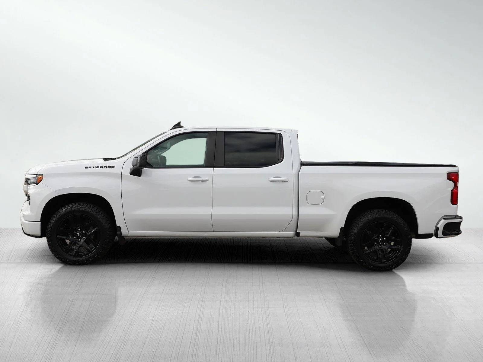 Used 2022 Chevrolet Silverado 1500 RST with VIN 1GCUDEEL1NZ542345 for sale in White Bear Lake, Minnesota