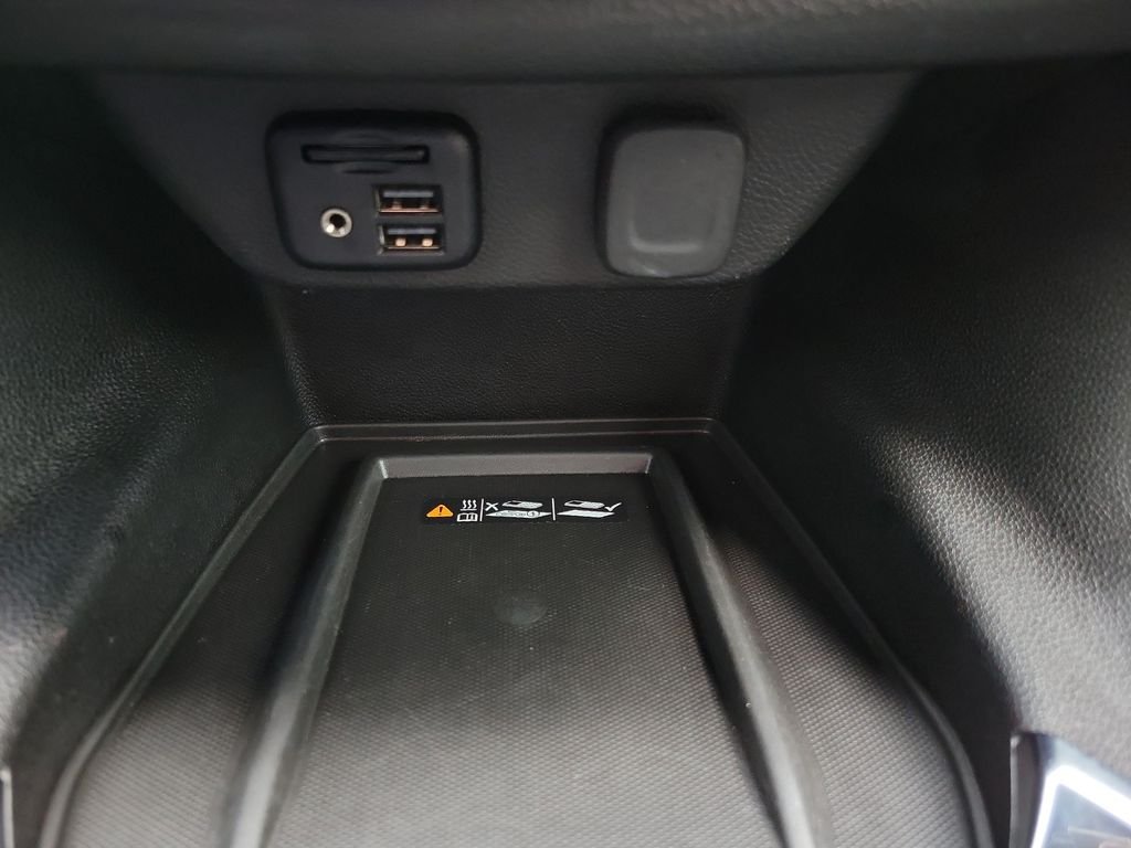 Used 2022 Black Chevrolet Premier image 37
