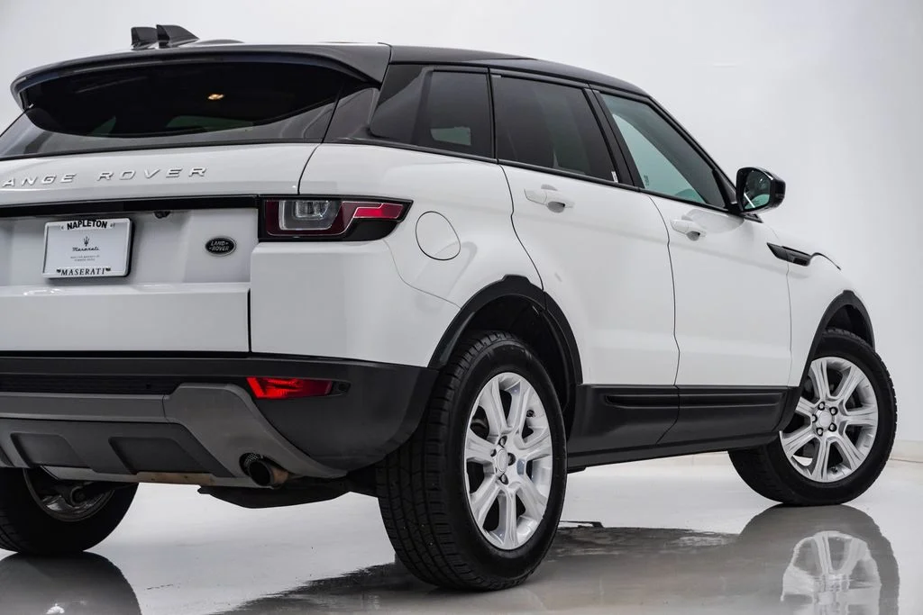Used 2017 Fuji White Land Rover  image 10