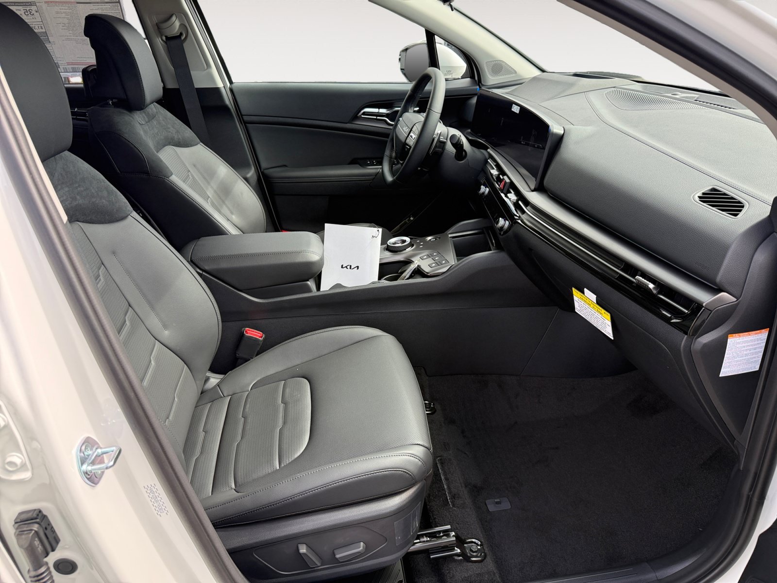 New 2027 Snow White Pearl Kia SX Prestige image 19