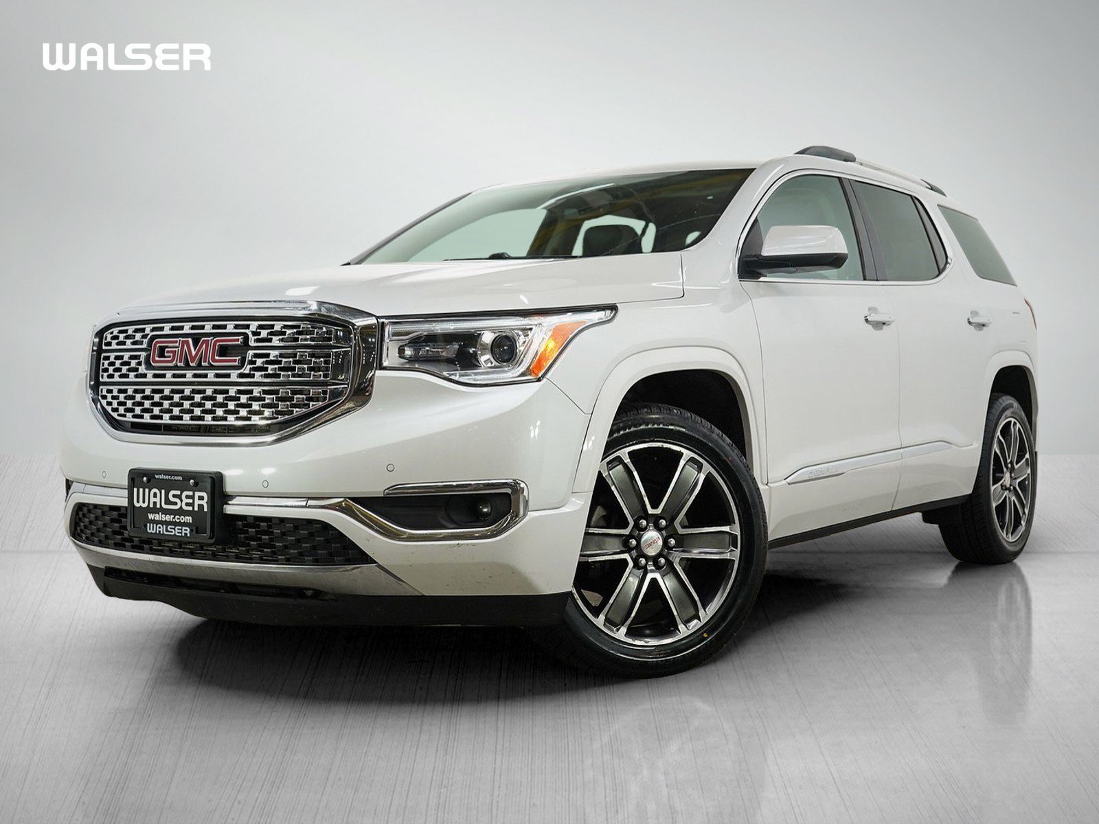 Used 2018 White Frost Tricoat GMC AWD 4dr Denali image 1