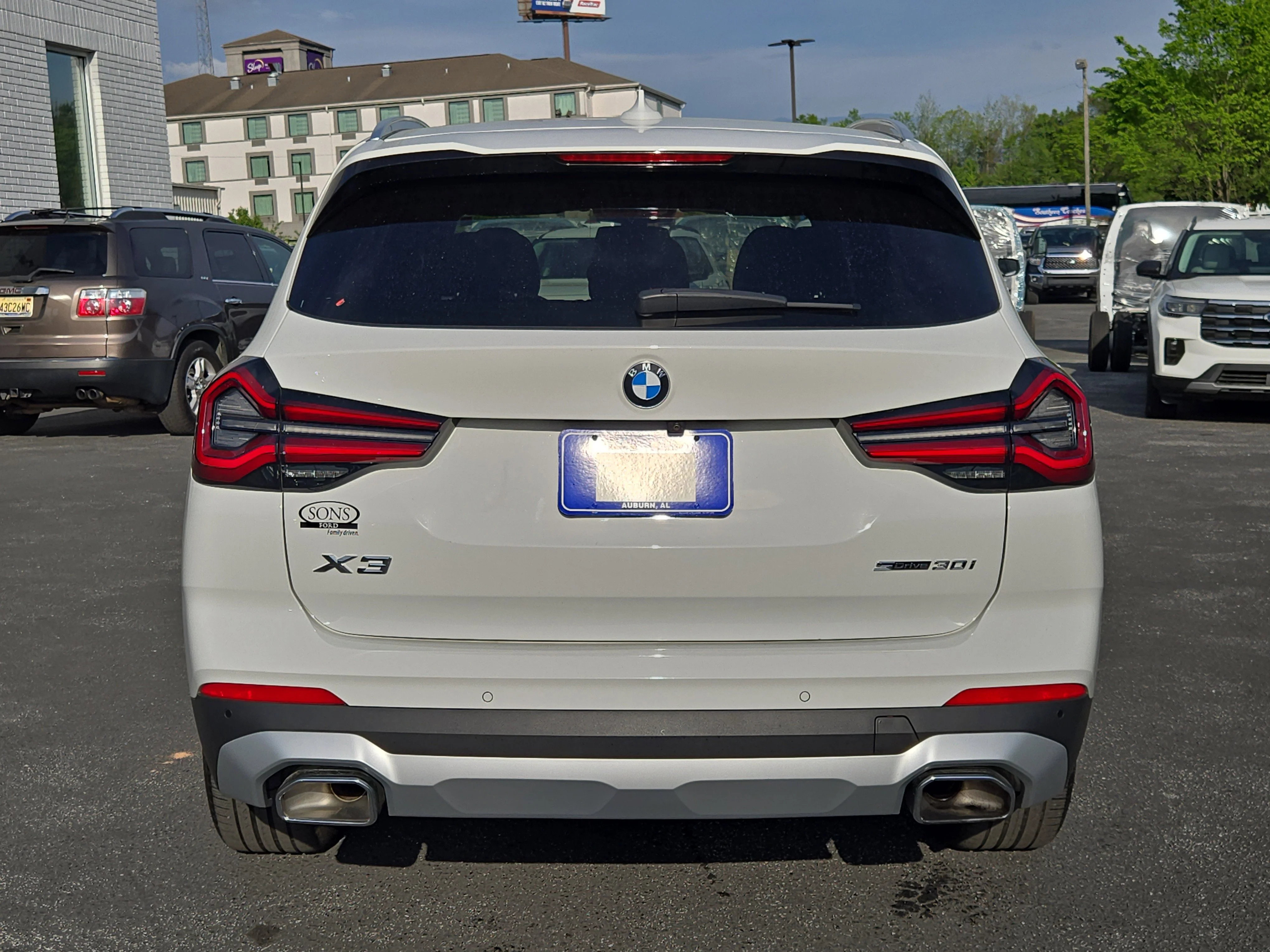 Used 2023 Alpine White BMW sDrive30i image 8