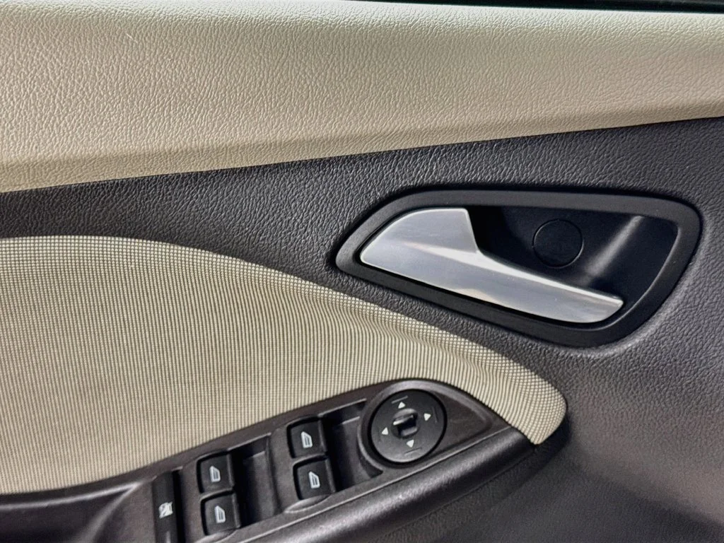 Used 2014 Oxford White Ford SE image 20