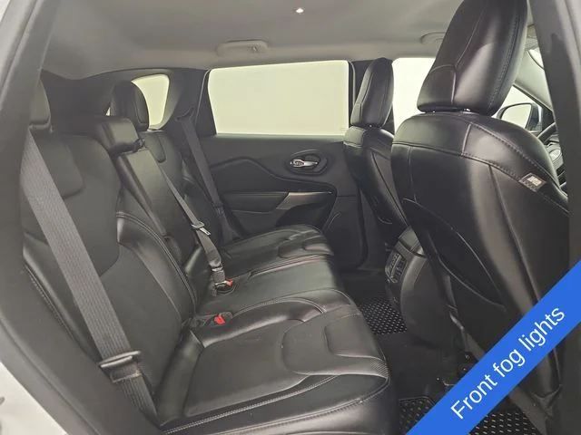 Used 2021 Bright White Clearcoat Jeep Latitude Lux image 12