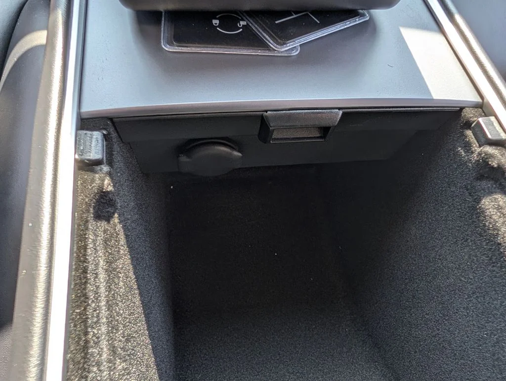 Used 2023  Tesla Performance image 27