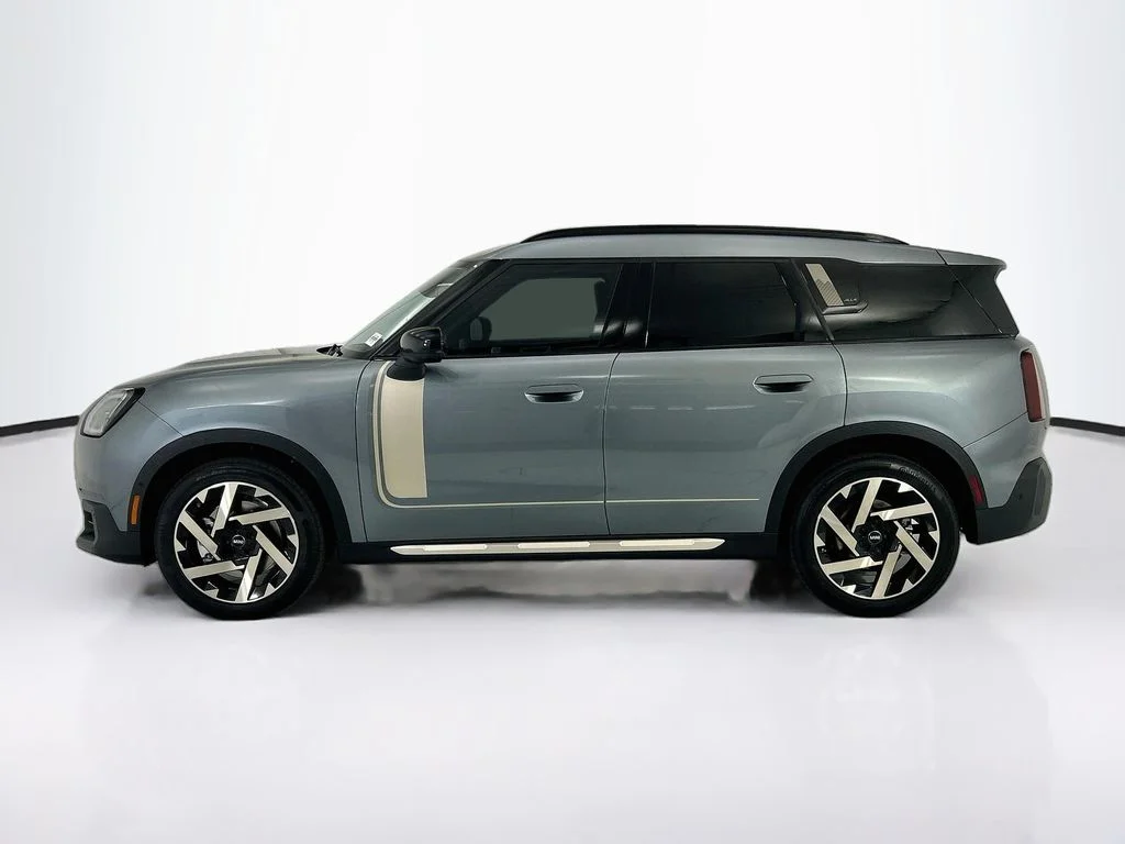 New 2027 Smokey Green Metallic MINI Iconic image 8