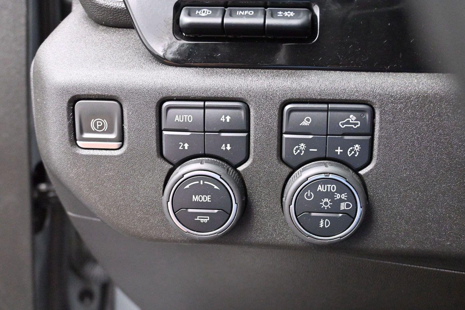 Used 2023 STERLING GRAY METALLIC Chevrolet High Country image 19