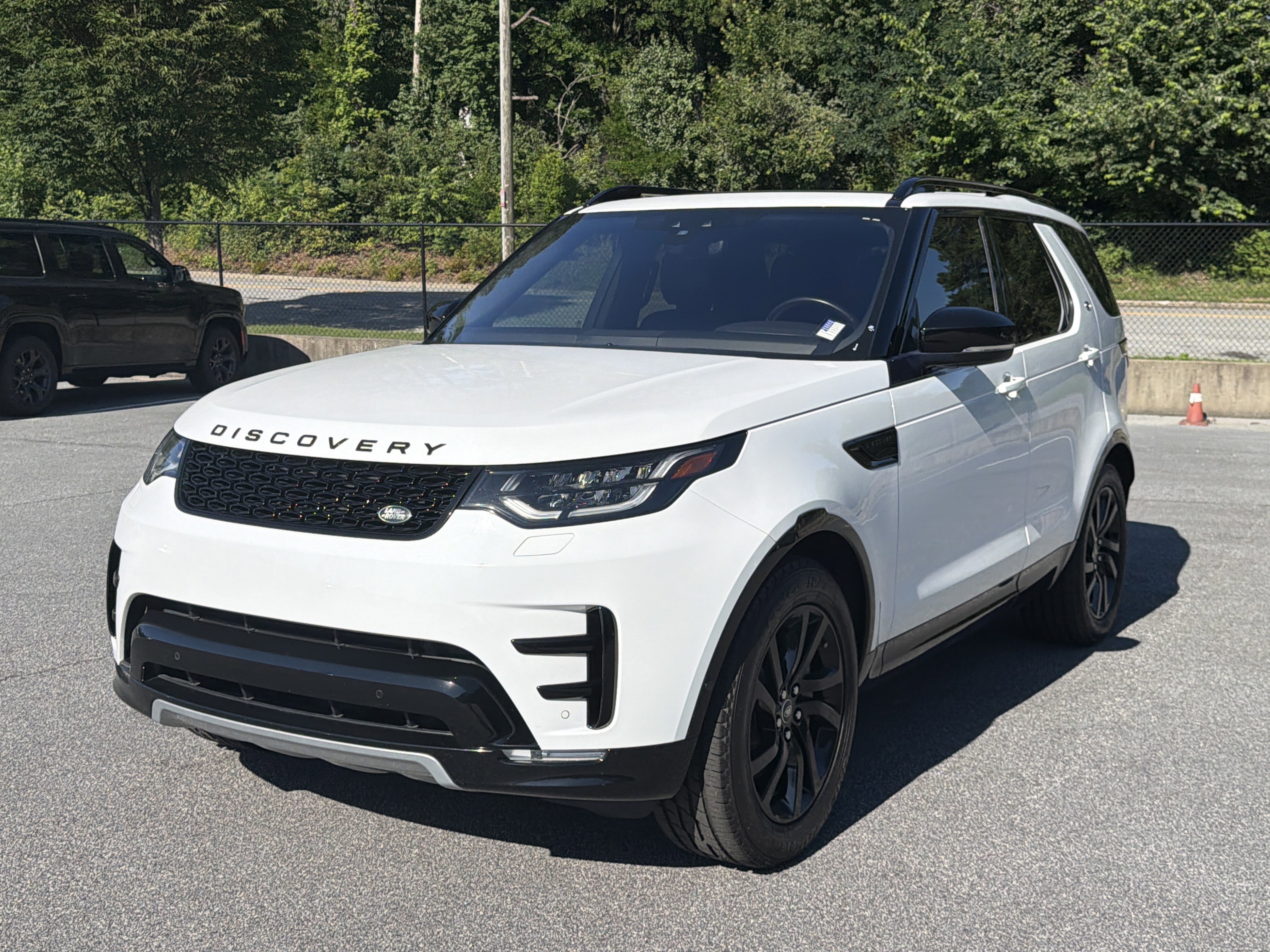 Used 2020 Fuji White Land Rover Landmark Edition image 3