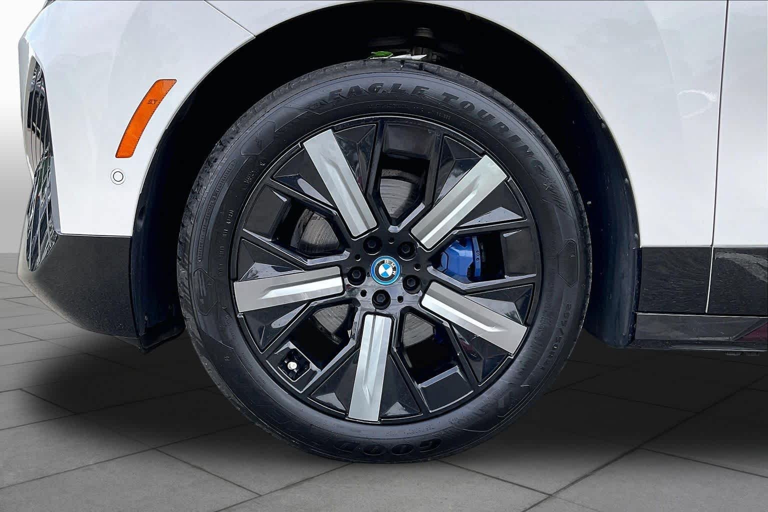 Certified Used 2024 Mineral White Metallic BMW xDrive50 image 10