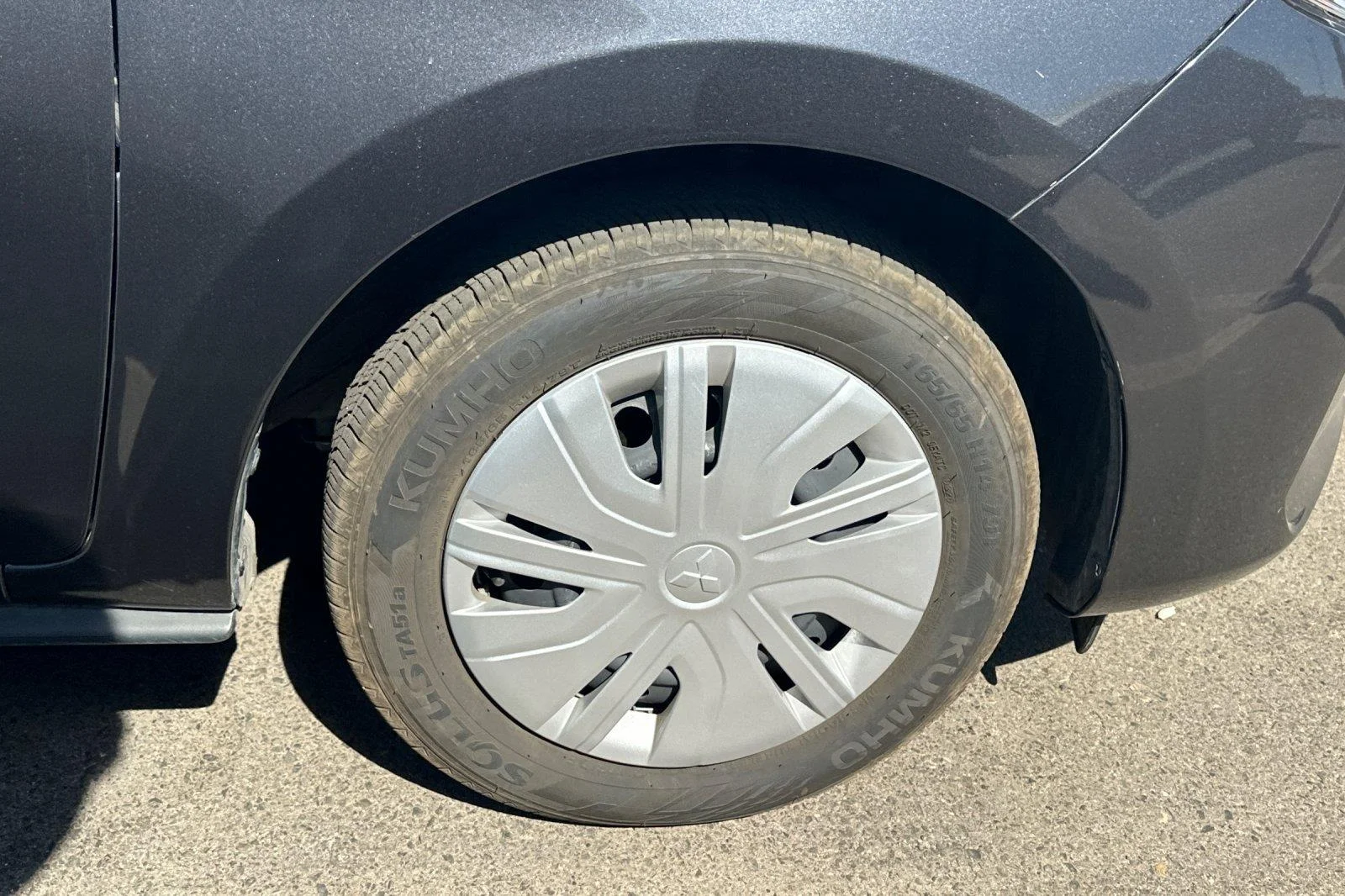 Used 2024 GRAY MITSUBISHI 4DR image 3