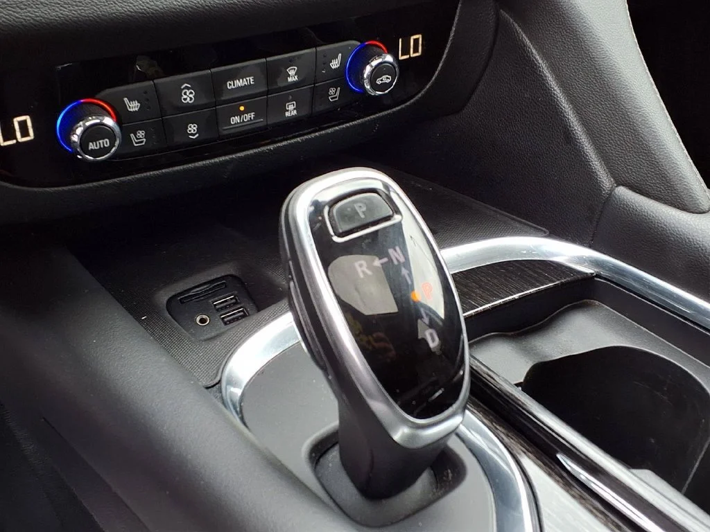 Used 2020 White Frost Tricoat Buick Avenir image 4