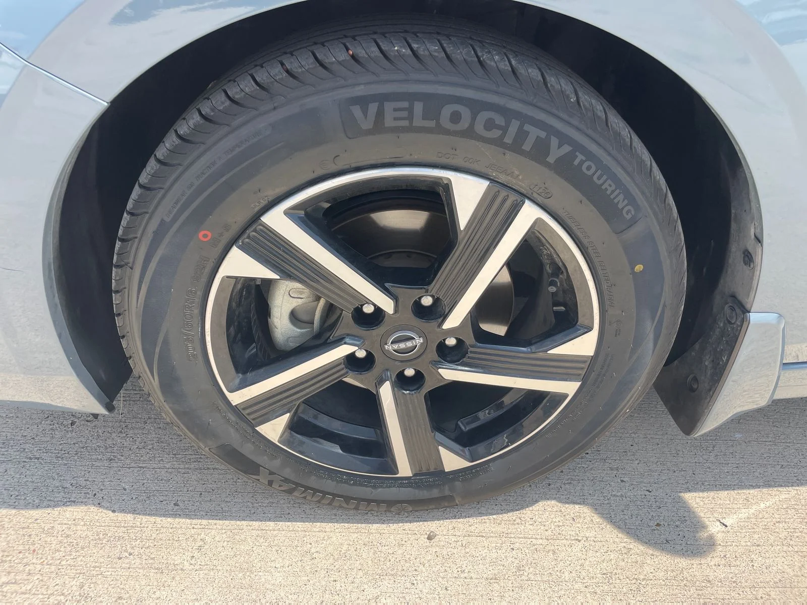 Used 2025 Gray Nissan SV image 27