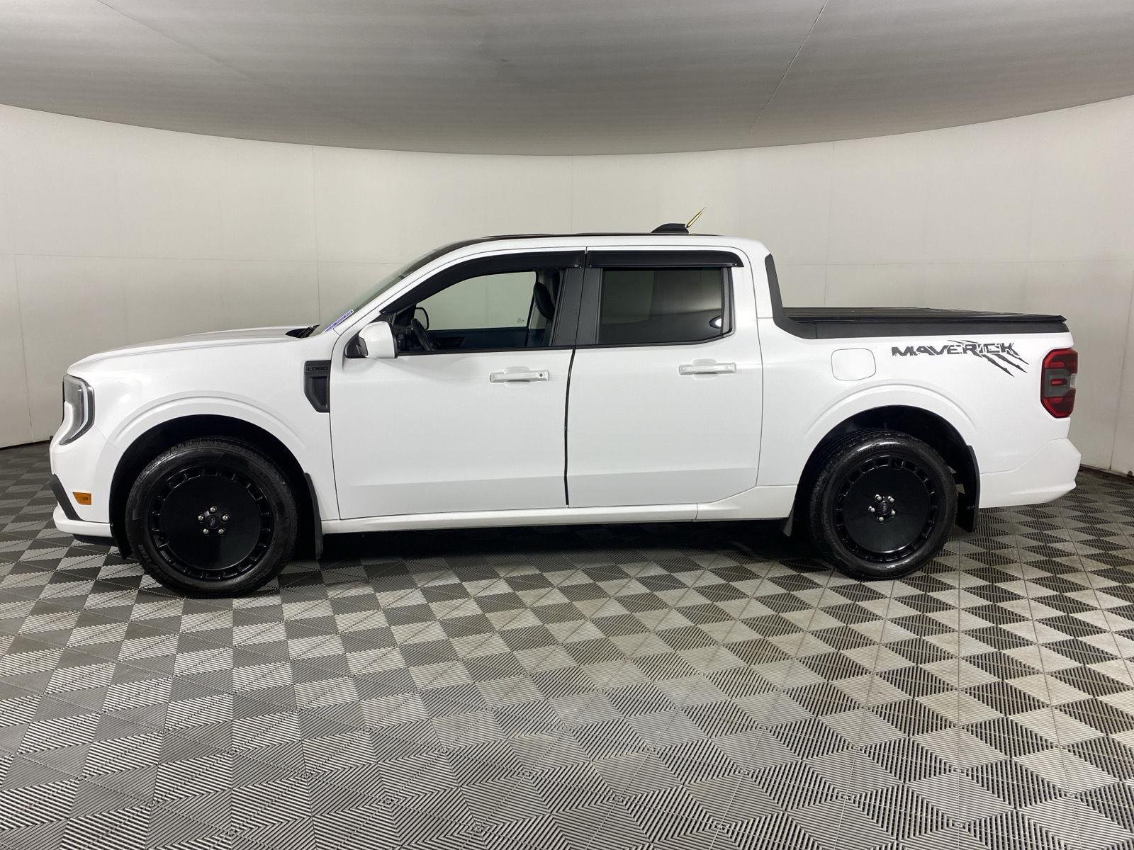 Used 2025 Oxford White Ford Lobo image 7