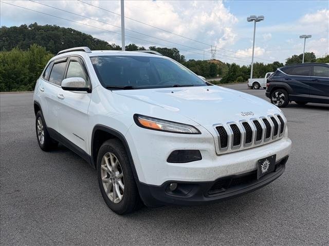 Used 2018 Bright White Clearcoat Jeep Latitude image 2