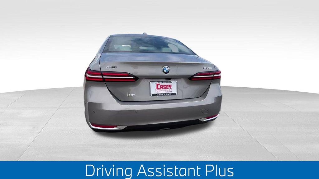 New 2026 Oxide Grey Metallic BMW 530i xDrive image 11
