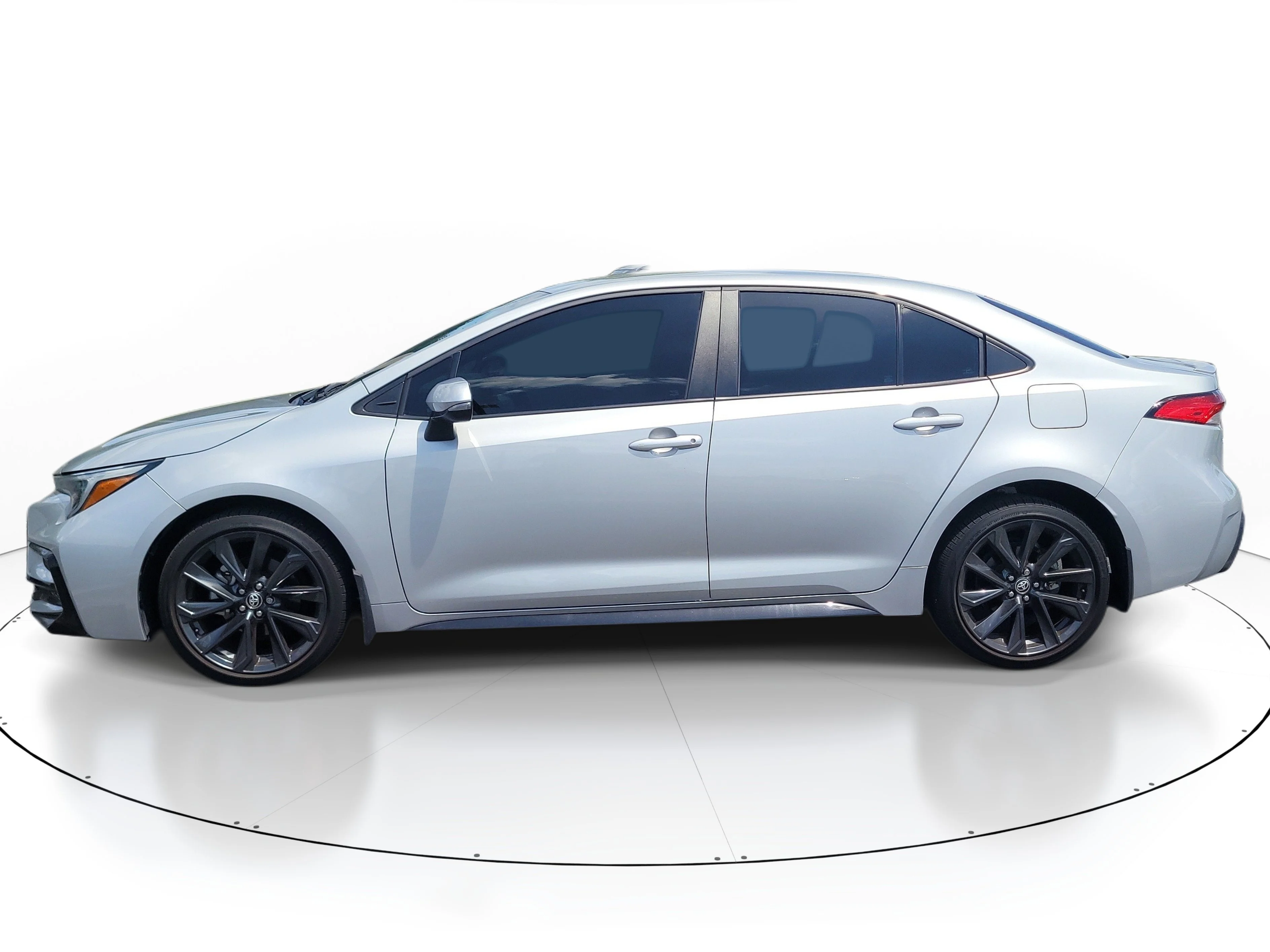 Used 2024 Classic Silver Metallic Toyota SE image 4