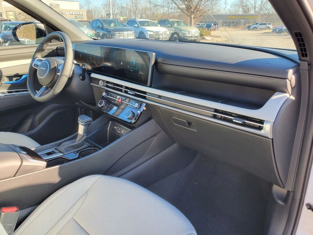 Used 2025 White Hyundai Limited image 7