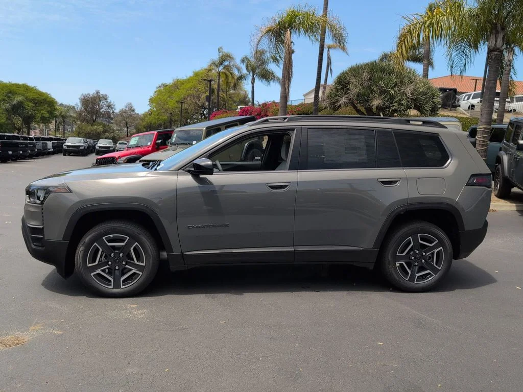 New 2026 Sting-Gray Clear-Coat Exterior Paint Jeep Laredo image 7
