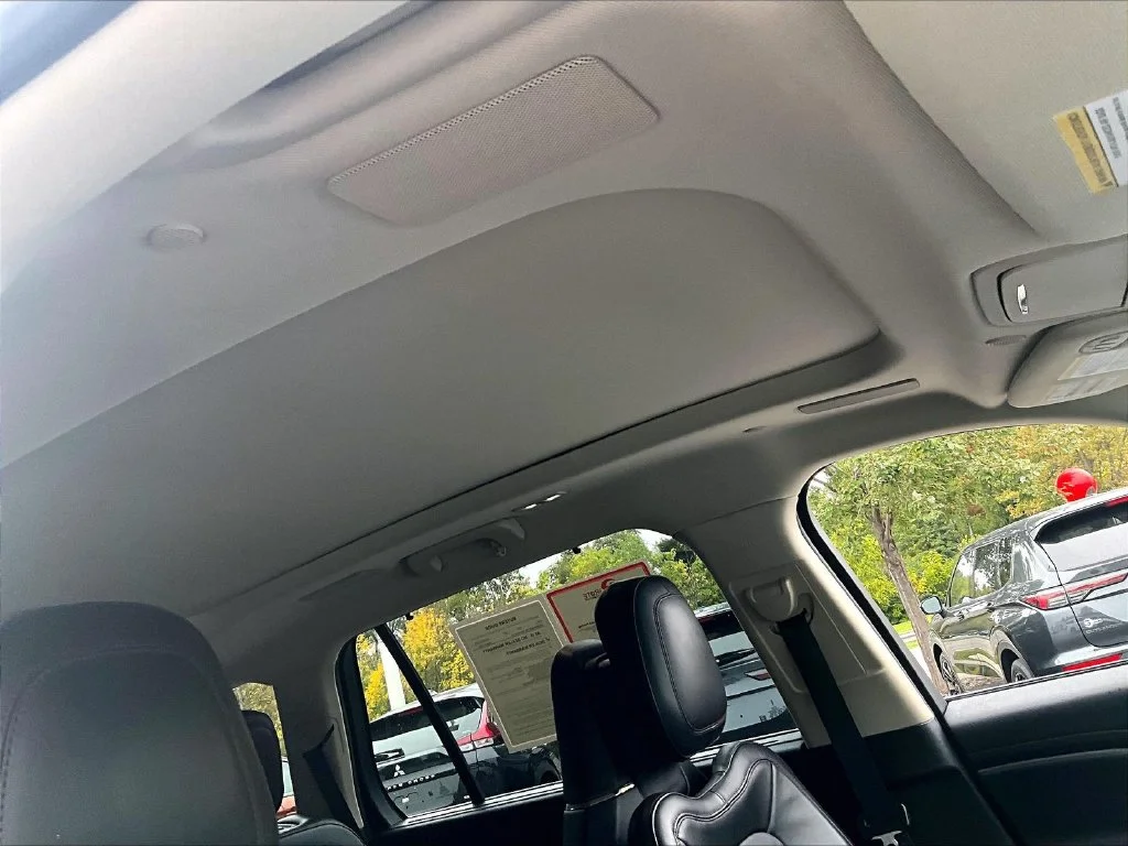 Used 2020 White Lincoln Grand Touring image 23