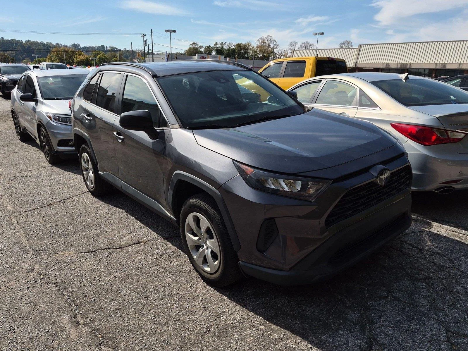 Used 2020  TOYOTA LE image 3
