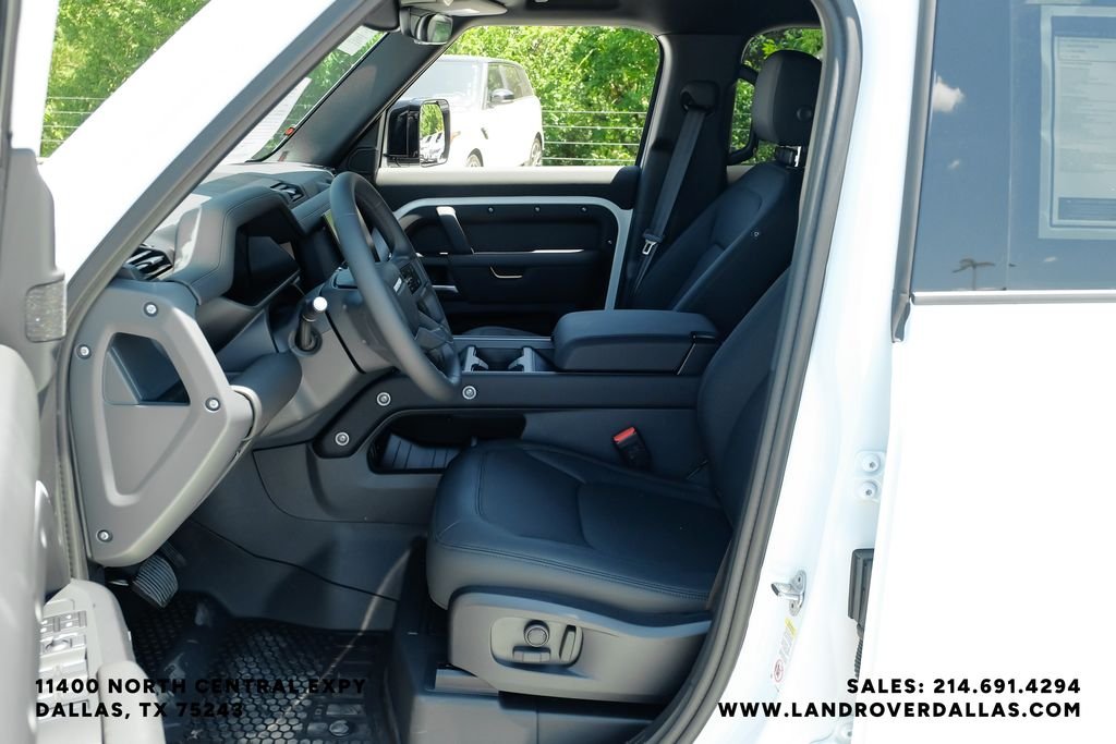 New 2026 Fuji White Land Rover X-Dynamic SE image 34
