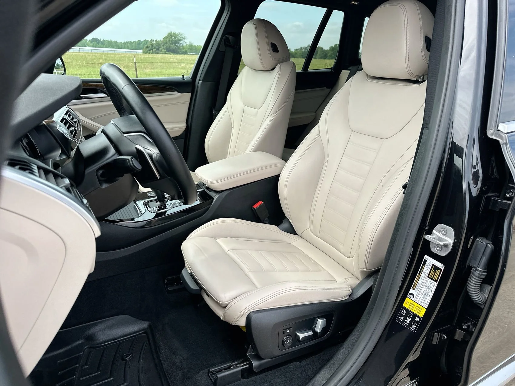 Used 2021 Black Sapphire Metallic BMW xDrive30i image 11