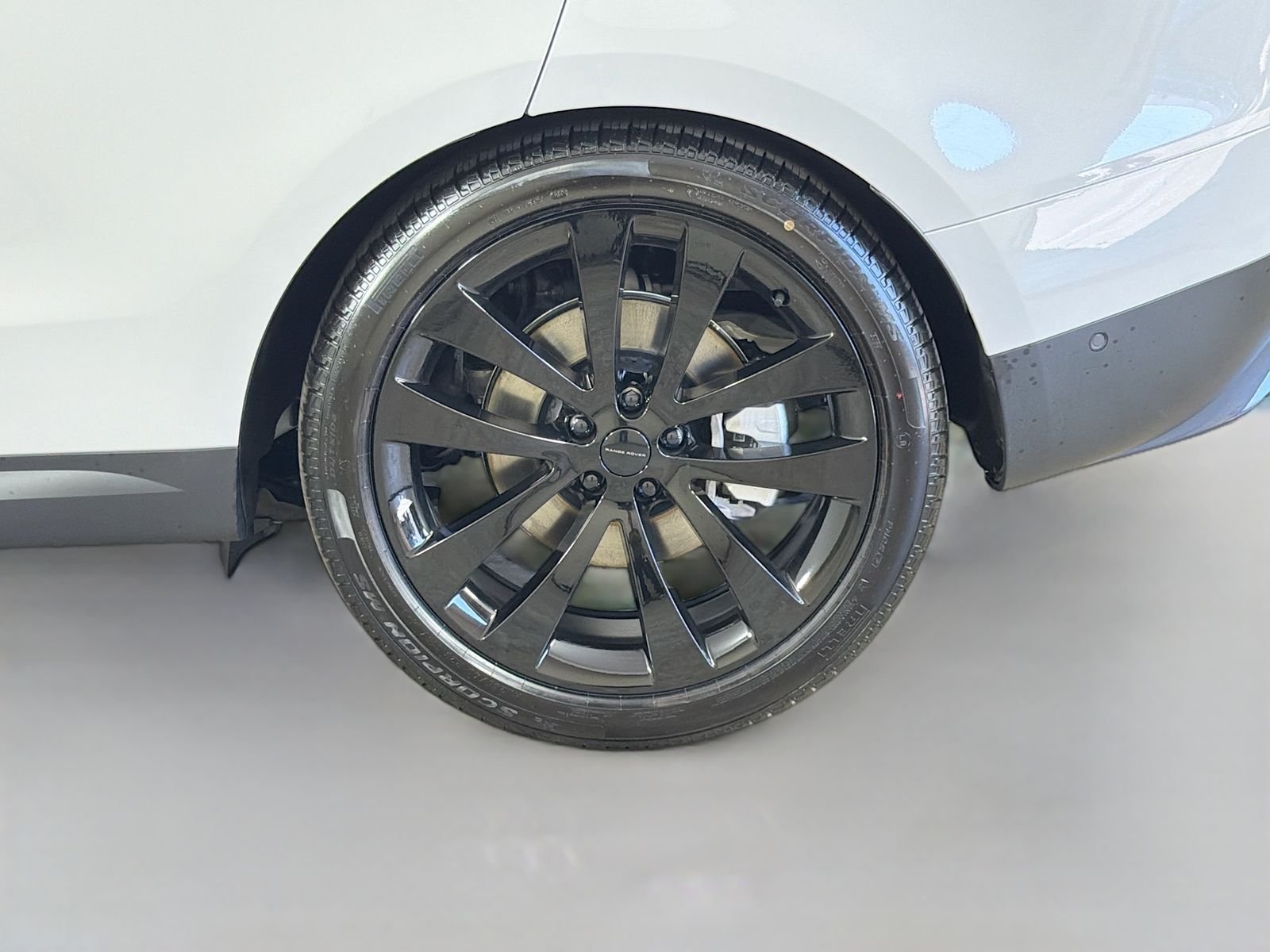 New 2026 Borasco Grey Land Rover SE image 35