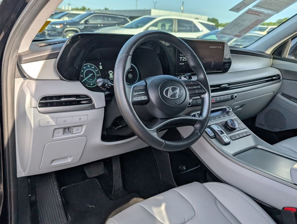 Used 2023 Black Hyundai SEL image 4