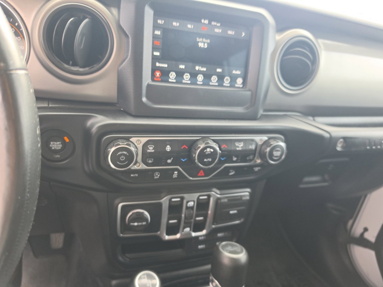 Used 2019 White/off-white Jeep Unlimited Sport S image 5