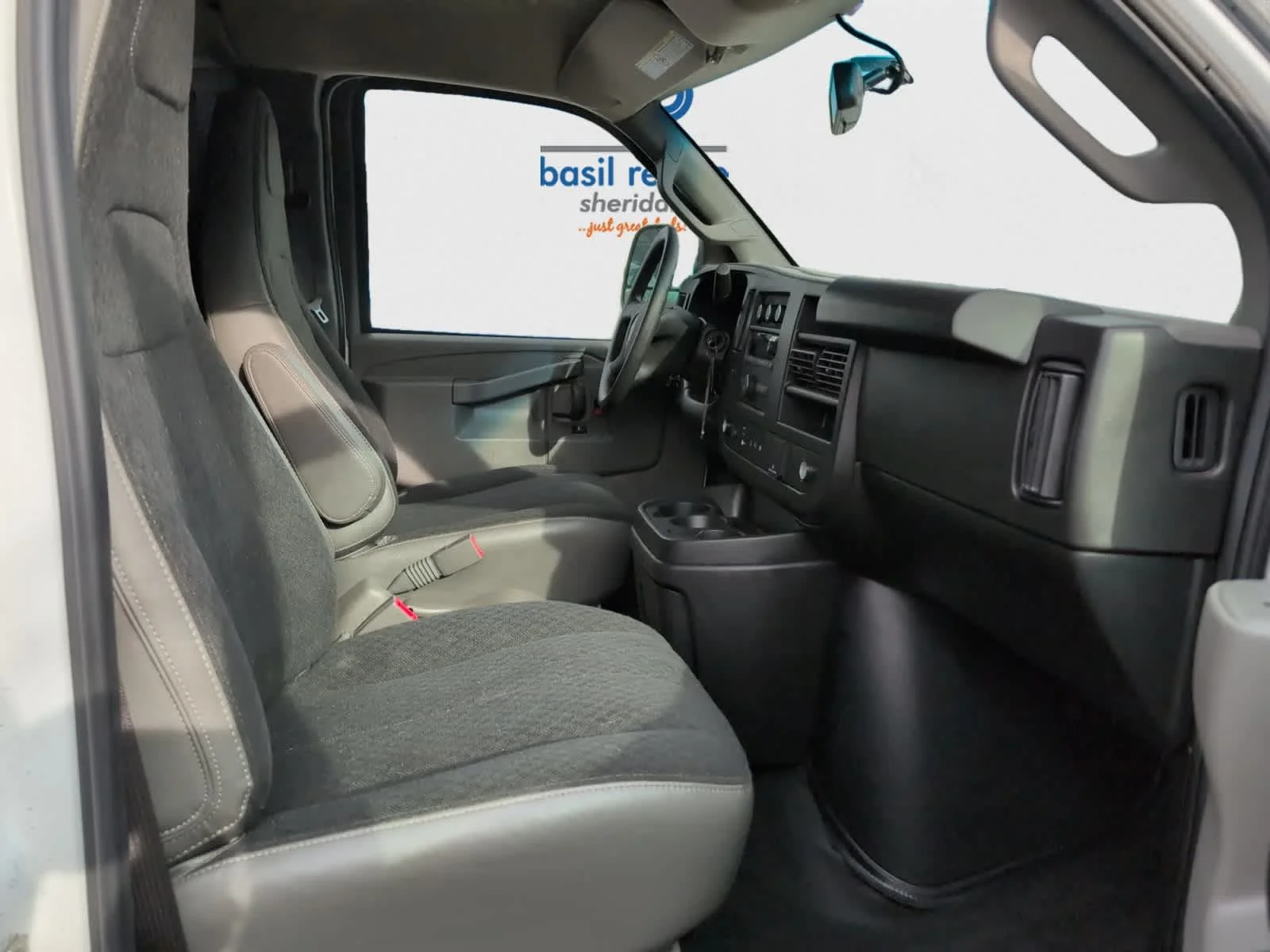Used 2023 Summit White GMC  image 19