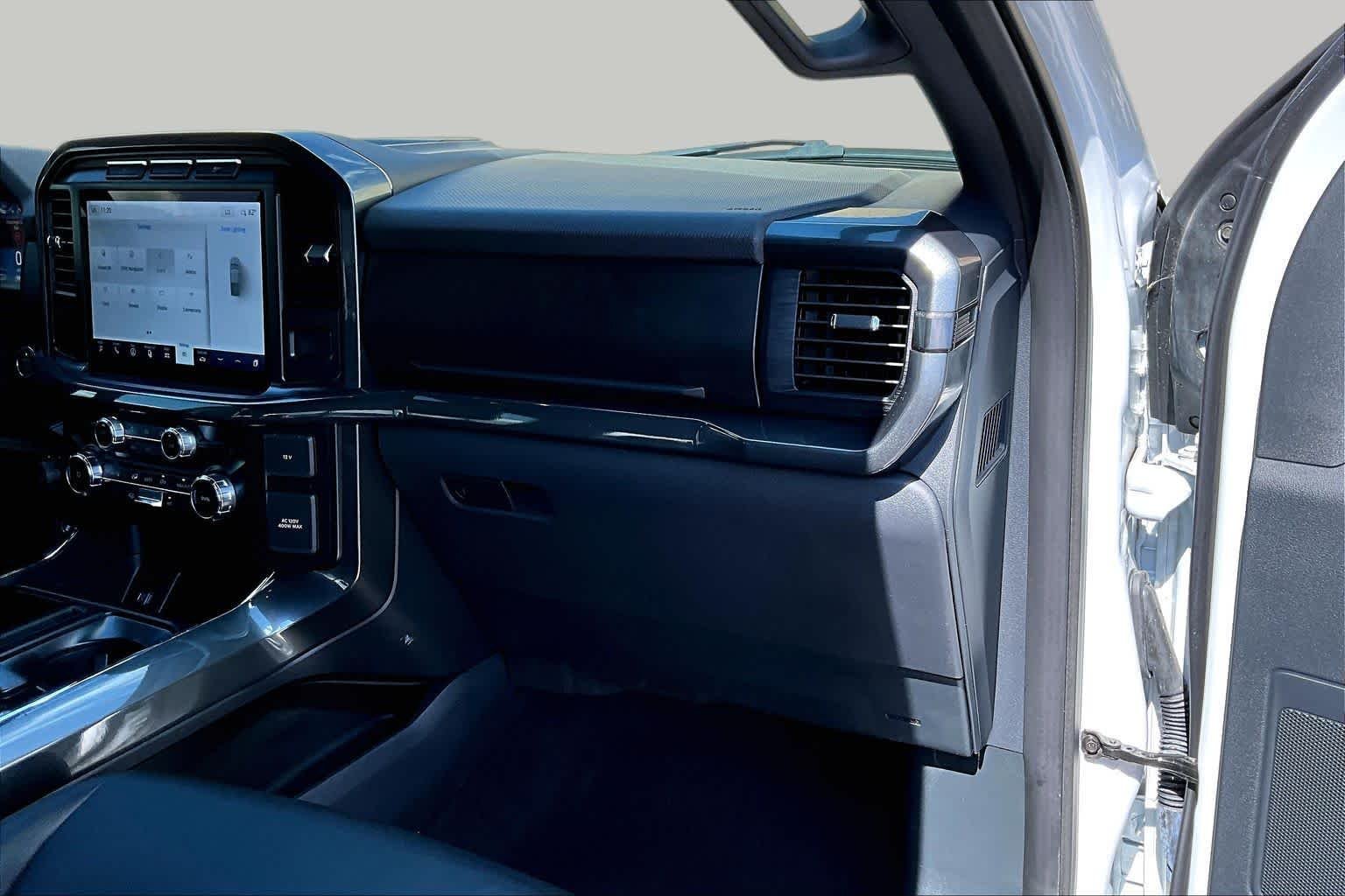 Used 2023 Oxford White Ford XLT image 19