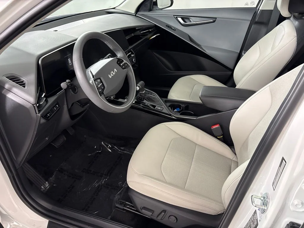 New 2026 Snow White Pearl Kia EX image 24