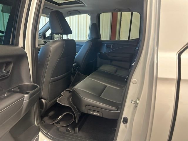 Certified Used 2025 Platinum White Pearl Honda RTL image 17