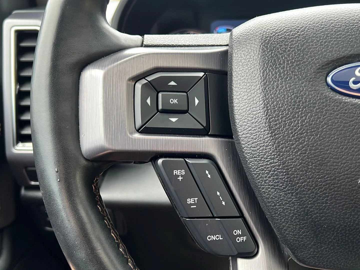 Used 2020 Magnetic Ford Platinum image 8