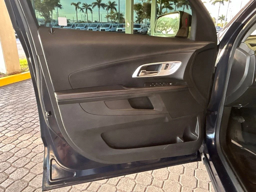 Used 2015 Blue Velvet Metallic Chevrolet LT image 31