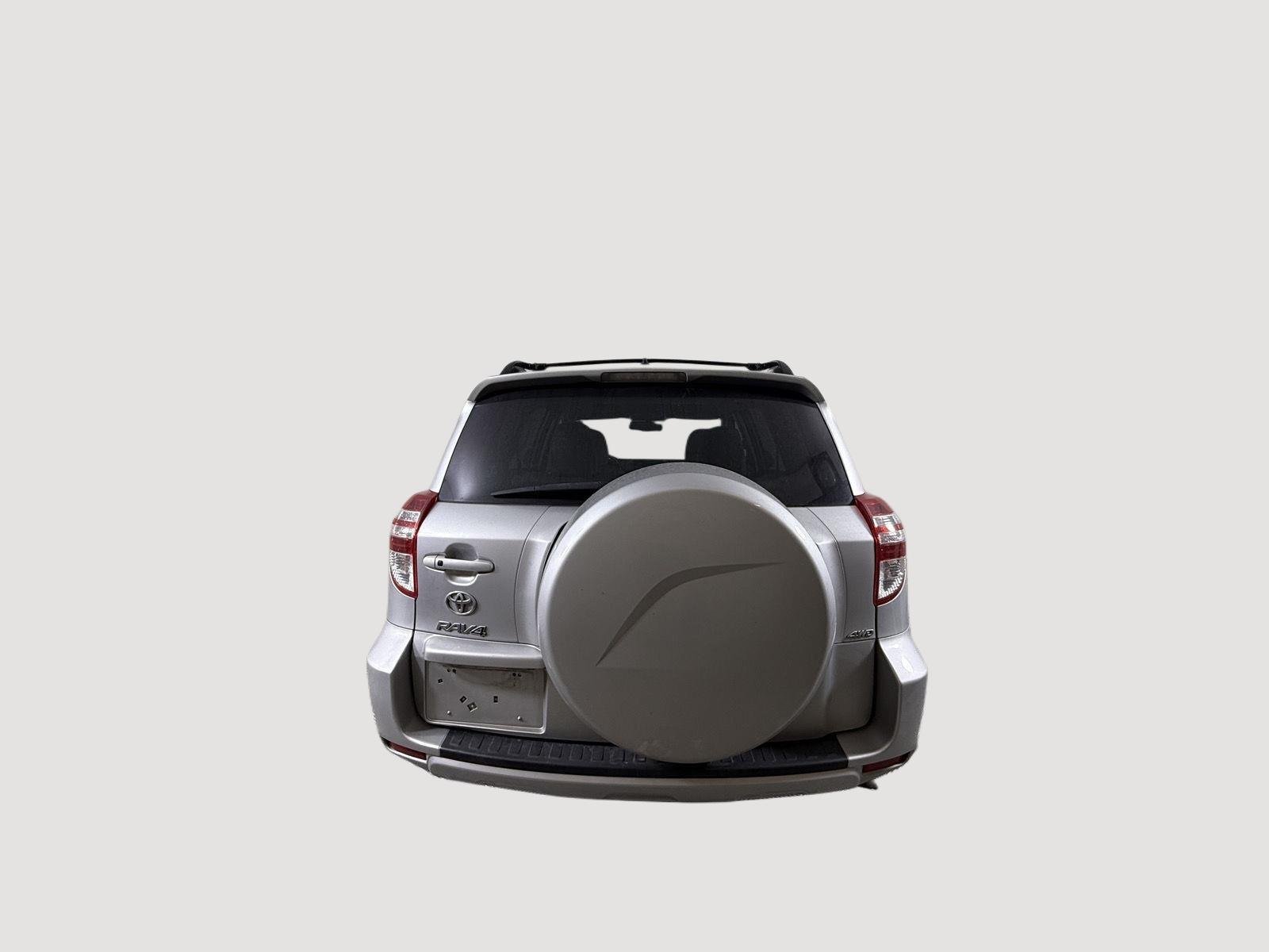 Used 2012 Classic Silver Metallic Toyota Limited image 13