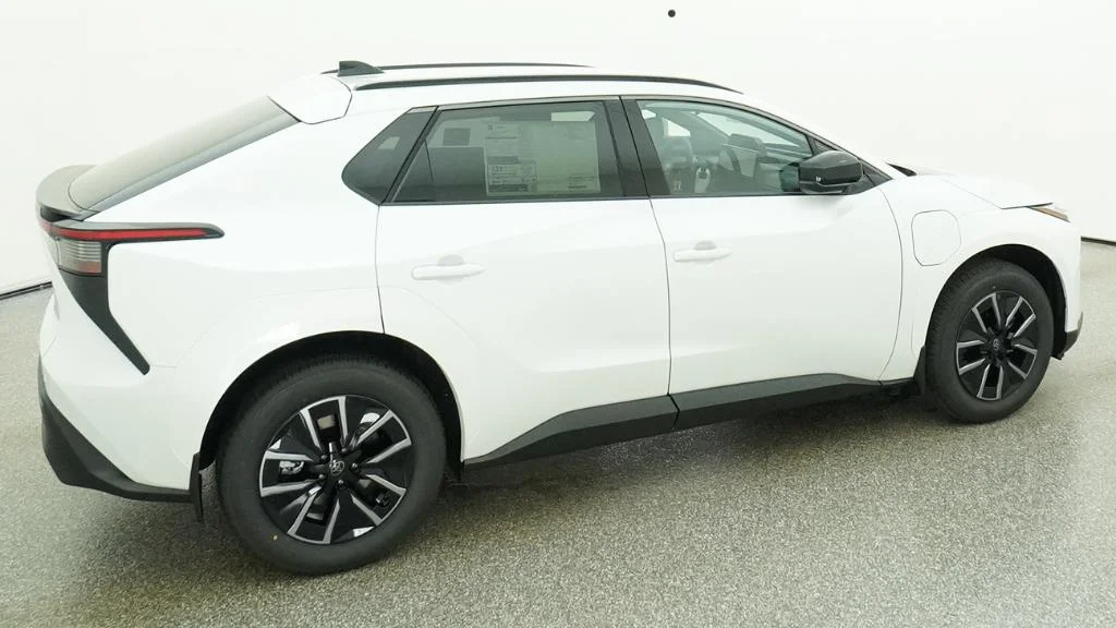New 2026 Wind Chill Pearl Toyota XLE image 6